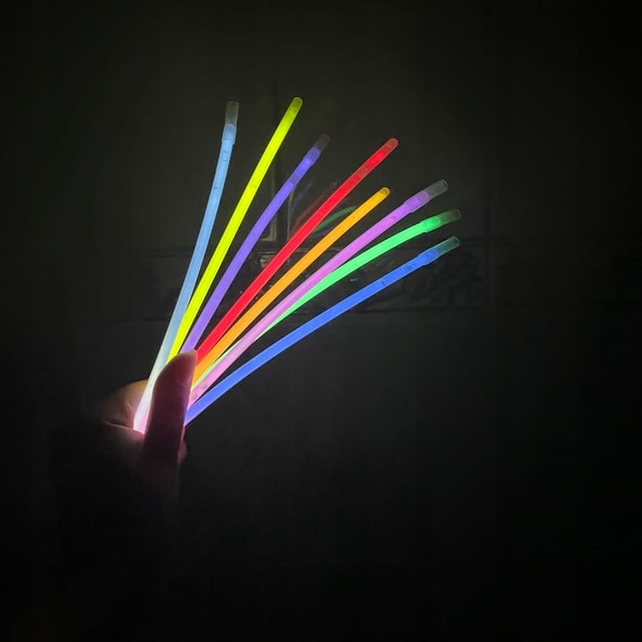 Swiecace-Bransoletki-Fluorescencyjne-Opaski-Swiatlo-Chemiczne-100-Paleczki-Material-Inny.jpg