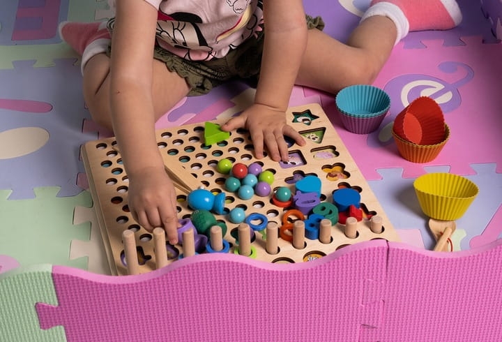 Ukladanka-Kulki-Drewniane-Sorter-Klocki-Drewniana-Gra-Rybki-Lowienie-Rybek-Wiek-dziecka-3-lata.jpg