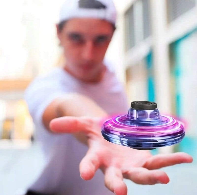 Latajacy-Spinner-Swiecacy-Bumerang-Mini-Dron-UFO-LED-dla-Dzieci-Swieci-Informacje-dot-bezpieczenstwa-i-zgodnosci-produktu-Nie-nadaje-sie-dla-dzieci-w-wieku-ponizej-36-miesiecy (1)_wynik.jpg