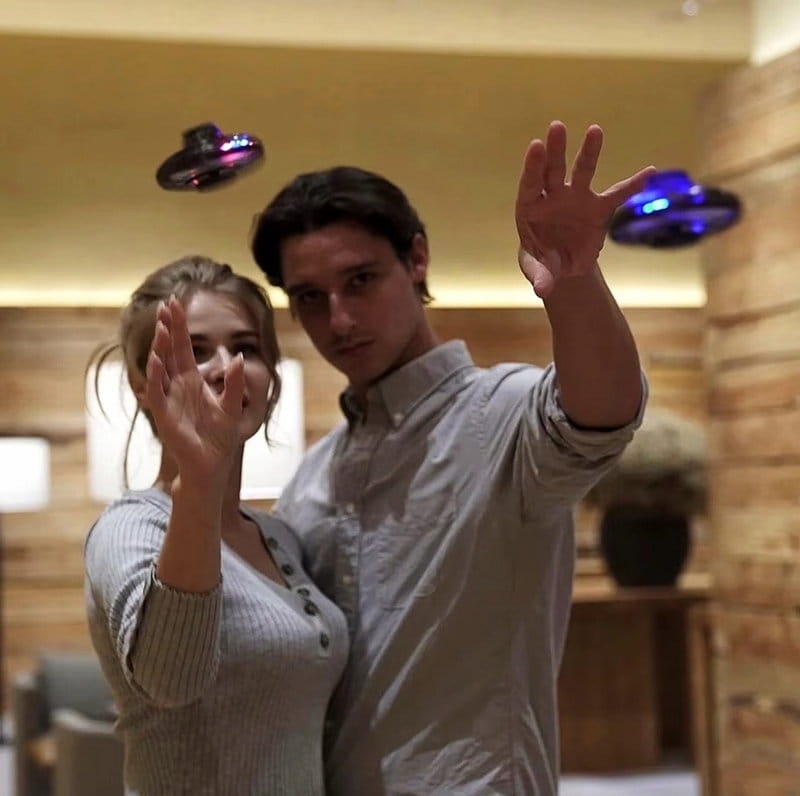 Latajacy-Spinner-Swiecacy-Bumerang-Mini-Dron-UFO-LED-dla-Dzieci-Swieci-Kod-producenta-CH-261092 (1)_wynik.jpg